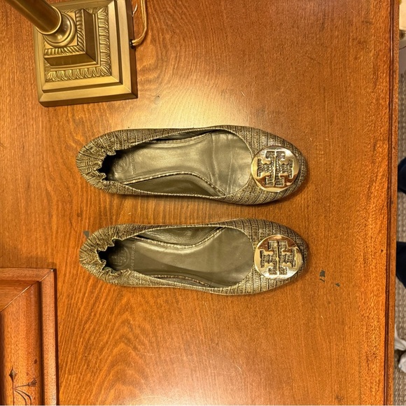 Tory Burch Gold Snakeskin Embossed Leather Reva Logo Ballerina Flats Size 9.5 - Picture 9 of 15